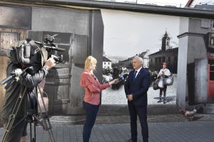 Zdjęcie z wywiadu Burmistrza Rawy do TVP 3 Łódź