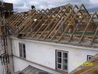 Kolejny etap budowy nowej więźby dachowej