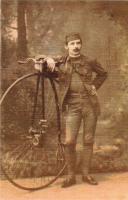 amator dawnych dwóch kółek