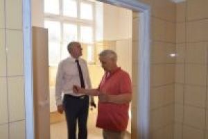 Wizytacja prac w pomieszczeniach socjalnych Szkoły Podstawowej nr 1