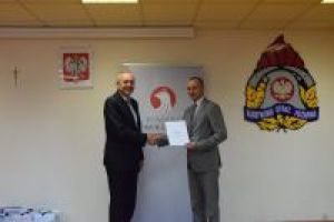 Wręczenie podpisanej umowy na zakup sprzętu dla OSP w Rawie Mazowieckiej