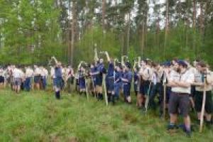 Zgrupowanie harcerzy podczas majówki