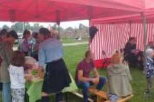 Namiot harcerski podczas rawskich Bernardynek