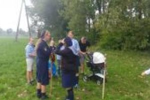 Harcerze i uczestnicy pikniku