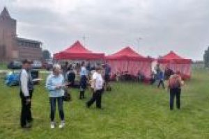 Uczestnicy Bernardynek oraz widok na namioty