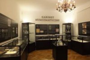 Elementy ekspozycji stałej pn. „Gabinet numizmatyczny”