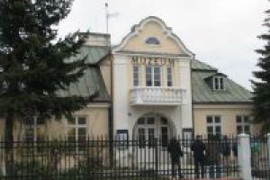 Budynek Muzeum Ziemi Rawskiej - widok od frontu