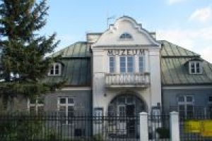 Budynek Muzeum Ziemi Rawskiej - widok od frontu