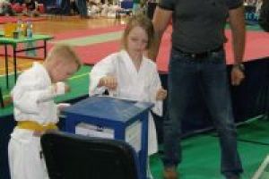 Zbiórka pieniędzy podczas turnieju karate