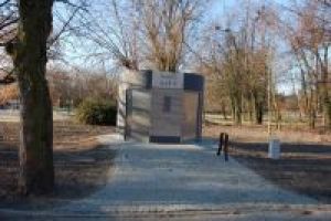 Park po rewaloryzacji - toaleta