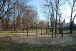 Park po rewaloryzacji - sprzęt do ćwiczeń