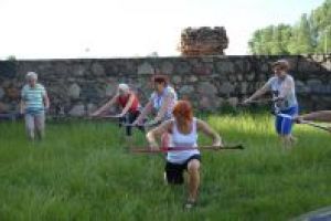 Seniorzy podczas ćwiczeń