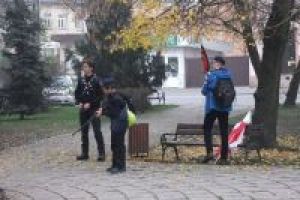 Trzech uczestników szuka patrolu niemieckiego