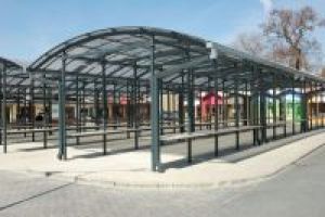 Targowisko po modernizacji - wiaty