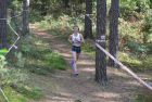 Magda Ciołak podczas biegu przełajowego przez las