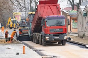 Ciężki sprzęt na ulicy Mickiewicza