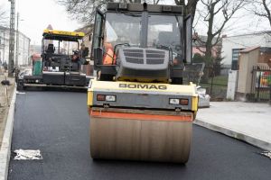 Ciężki sprzęt na ulicy Mickiewicza