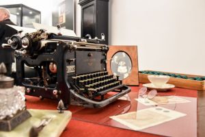 Maszyna do pisania - ekpozycja stała pn. „Gabinet...