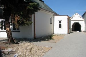 Prace remontowe w otoczeniu budynku - nowy chodnik