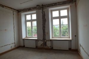 Prace remontowe wewnątrz budynku muzeum - wymiana instalacji elektrycznej