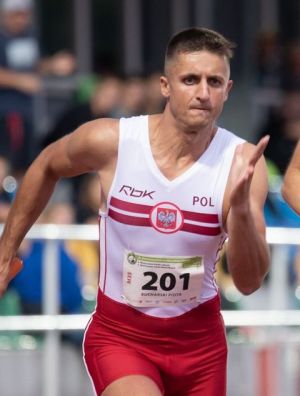 Piotrek Kucharski podczas biegu na bieżni