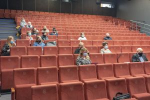 uczestnicy spotkania w sali widowiskowej MDK