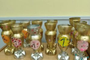 puchary wykonane z butelek pet