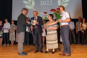 nagrody i dyplomy dla nagrodzonych uczniów i nauczycieli