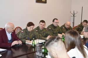 Zdjęcie ze spotkania roboczego dot. przysięgi wojskowej