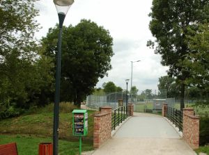 mostek na ścieżce pieszo-rowerowej