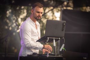 20240526-192358-528-7747_ILCE-1