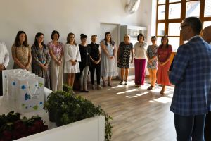 _DSC3643 mianowani nauczyciele wraz z burmistrzem