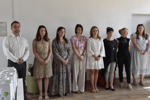 _DSC3645 mianowani nauczyciele wraz z burmistrzem