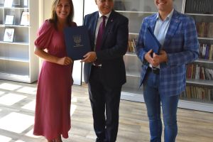 _DSC3655 mianowani nauczyciele wraz z burmistrzem