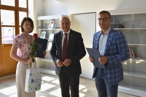 _DSC3662 mianowani nauczyciele wraz z burmistrzem