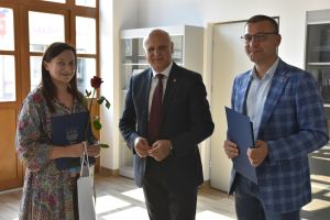 _DSC3665 mianowani nauczyciele wraz z burmistrzem