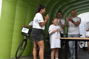 _DSC4443 uczestniczki rajdu z burmistrzem i posłem Adrianem Witczakiem