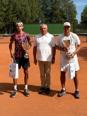 IMG_2952 burmistrz i zwycięzcy