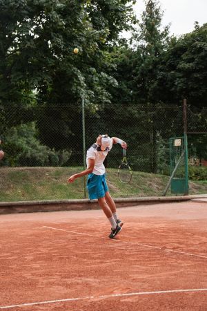 IMG_2944Zawodnik w trakcie dynamicznego uderzenia piłki