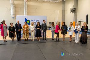 _DSC5918 Burmistrz oraz nauczyciele rawskich szkół i goście