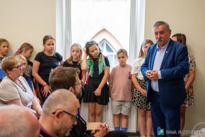 _DSC4439 Józef Matysiak oraz zaproszeni goście i dzieci