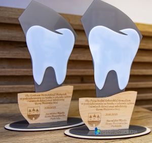 20251020_133826-_DSC0663 statuetka ząb