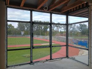 piętro budynku, widok na bieżnię