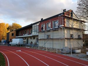 przebudowywany budynek przy stadionie