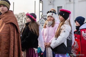 _DSC7924-87 dzieci biorące udział w jasełkach