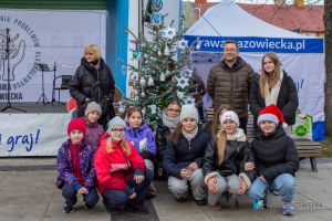 _DSC5034-87dzieci z rawskiej szkoły przy choince