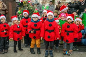 _DSC5037-88 dzieci przy choince