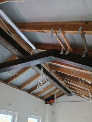 prace budowlane na piętrze budynku