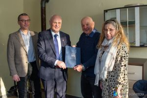 _DSC8122-9 Burmistrz Miasta Rawa Mazowiecka wraz z Prezesem Rawskiego Stowarzyszenia Abstynenckiego „SZANSA”