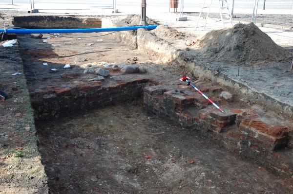 Archeologowie przystąpili do prac na Placu Piłsudskiego